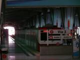 [Cliquez pour agrandir : 84 Kio] Mexico - La gare de Buenavista : train de voyageurs.