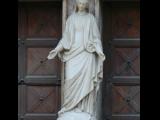 [Cliquez pour agrandir : 72 Kio] Carpentras - La cathédrale Saint-Siffrein : le portail Sud : statue de la Vierge.