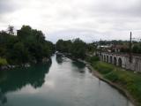 [Cliquez pour agrandir : 63 Kio] Orthez - Le gave de Pau vu du pont fortifié.