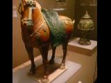 [Cliquez pour agrandir : 79 Kio] Xi'an - Le musée de l'histoire du Shaanxi : cheval en céramique datant de l'an 706 (dynastie Tang).