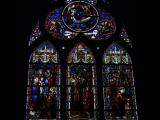 [Cliquez pour agrandir : 122 Kio] Senlis - La cathédrale : vitrail représentant la vie de Sainte Catherine.