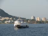 [Cliquez pour agrandir : 68 Kio] Rio de Janeiro - Le ferry sur la baie.