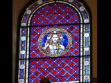 [Cliquez pour agrandir : 150 Kio] Madrid - La chapelle de la Communauté de l'Agneau : l'intérieur : vitrail représentant le Christ.