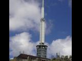 [Cliquez pour agrandir : 56 Kio] Puy-de-Dôme - L'antenne au sommet du puy de Dôme.