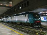 [Cliquez pour agrandir : 93 Kio] Rome - Train en gare de Roma Termini.