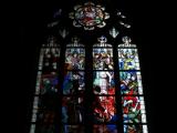 [Cliquez pour agrandir : 98 Kio] Orléans - La cathédrale : vitrail : le martyre de Jeanne-d'Arc.