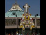 [Cliquez pour agrandir : 134 Kio] Mexico - La basilique nouvelle Notre-Dame-de-Guadalupe : l'entrée.