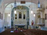 [Cliquez pour agrandir : 74 Kio] Albuquerque - The church of San Felipe de Neri: the nave and the choir.