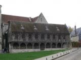 [Cliquez pour agrandir : 80 Kio] Noyon - La cathédrale : la bibliothèque.