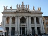 [Cliquez pour agrandir : 88 Kio] Rome - La basilique Saint-Jean-de-Latran : la façade Est.