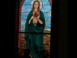 [Cliquez pour agrandir : 64 Kio] Las Cruces - The cathedral of the Immaculate Heart of Mary: the Holy Sacrement chapel: stained glass window representing Virgin Mary.