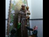 [Cliquez pour agrandir : 79 Kio] Rio de Janeiro - L'église Saint-Antoine-des-Pauvres : statue de Saint Antoine portant l'Enfant Jésus.