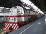 [Cliquez pour agrandir : 107 Kio] Shanghai - Train en gare Sud.