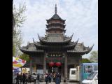 [Cliquez pour agrandir : 96 Kio] Suzhou - Le temple du Nord : la pagode et l'entrée du temple.