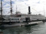[Cliquez pour agrandir : 104 Kio] San Diego - The maritime museum: the USS Dolphin submarine and the Berkeley.