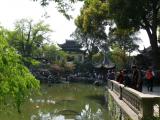 [Cliquez pour agrandir : 143 Kio] Suzhou - Le jardin du bosquet du lion : bassin du jardin.