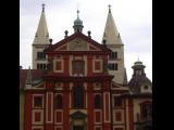 [Cliquez pour agrandir : 58 Kio] Prague - Le château : la basilique Saint-Georges.