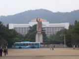 [Cliquez pour agrandir : 67 Kio] Hangzhou - Université Zhejiang : le campus de Yuquan : la place principale.