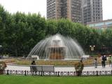 [Cliquez pour agrandir : 133 Kio] Shanghai - Le parc Fuxing : fontaine.