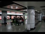 [Cliquez pour agrandir : 73 Kio] Shanghai - Le métro : intérieur d'une station.