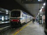 [Cliquez pour agrandir : 87 Kio] Rome - Train en gare de Roma Termini.