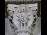 [Cliquez pour agrandir : 86 Kio] Vézelay - La basilique Sainte-Marie-Madeleine : chapiteau représentant Daniel et les lions.