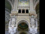 [Cliquez pour agrandir : 136 Kio] Lyon - La basilique Notre-Dame-de-Fourvière : l'église haute : détail d'un pilier.