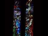 [Cliquez pour agrandir : 78 Kio] Anglet - L'église Sainte-Marie : vitrail représentant la Crucifixion.
