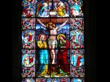 [Cliquez pour agrandir : 147 Kio] Belfort - La cathédrale : vitrail de la Crucifixion.