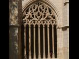 [Cliquez pour agrandir : 99 Kio] Ségovie - La cathédrale Sainte-Marie : fenêtre du cloître.