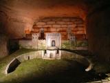 [Cliquez pour agrandir : 85 Kio] Paris - Les catacombes : sculpture de Port-Mahon.