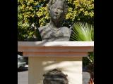 [Cliquez pour agrandir : 155 Kio] Caduaño - Buste du professeur Jesús Facunda Ruiz Castro.