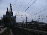 [Cliquez pour agrandir : 77 Kio] Cologne - La gare et la cathédrale.