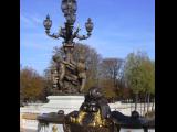 [Cliquez pour agrandir : 89 Kio] Paris - Le pont Alexandre III : statue.