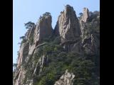 [Cliquez pour agrandir : 101 Kio] Huang Shan - Le canyon Xihai : escalier à flanc de montagne.