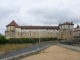 [Cliquez pour agrandir : 77 Kio] Bayonne - Le château vieux : vue générale.