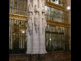 [Cliquez pour agrandir : 120 Kio] Burgos - La cathédrale : statues sur un pilier.