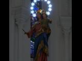 [Cliquez pour agrandir : 47 Kio] Niteroí - La basilique Nossa Senhora Auxiliadora : le chœur : statue de la Vierge à l'Enfant.