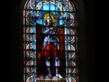 [Cliquez pour agrandir : 108 Kio] Colombey-les-deux-Églises - L'église Notre-Dame-en-son-Assomption : vitrail représentant Sainte Jeanne d'Arc.