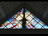 [Cliquez pour agrandir : 135 Kio] Monterrey - L'église Cristo de la Montaña : vitrail de l'entrée.