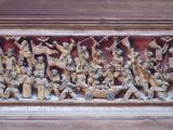[Cliquez pour agrandir : 109 Kio] Hongcun - La salle Chengzi : bas-relief en bois : détail.