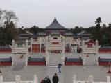 [Cliquez pour agrandir : 82 Kio] Pékin - Le temple du ciel vu depuis la butte circulaire.