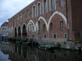 [Cliquez pour agrandir : 109 Kio] Douai - L'ancien palais de justice et les bords de la Scarpe.