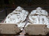 [Cliquez pour agrandir : 89 Kio] Burgos - La cathédrale : gisants en marbre.