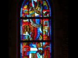 [Cliquez pour agrandir : 86 Kio] Anglet - L'église Saint-Léon : vitrail du chœur.