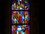 [Cliquez pour agrandir : 86 Kio] Anglet - L'église Saint-Léon : vitrail du chœur.
