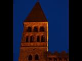 [Cliquez pour agrandir : 51 Kio] Tournus - L'abbaye Saint-Philibert, de nuit.