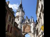 [Cliquez pour agrandir : 106 Kio] Auxerre - La tour de l'horloge : vue générale.