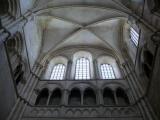 [Cliquez pour agrandir : 87 Kio] Vézelay - La basilique Sainte-Marie-Madeleine : voûte et extrémité du transept.