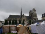 [Cliquez pour agrandir : 66 Kio] Orléans - La cathédrale et le marché médiéval.